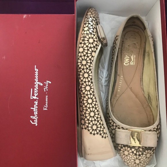 Used Ferragamo beige flat shoes - Picture 8 of 8